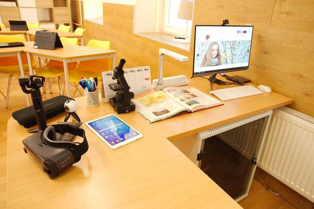 FOTO: Žiaci z Michalovies sa učia v triedach budúcnosti, foto 26