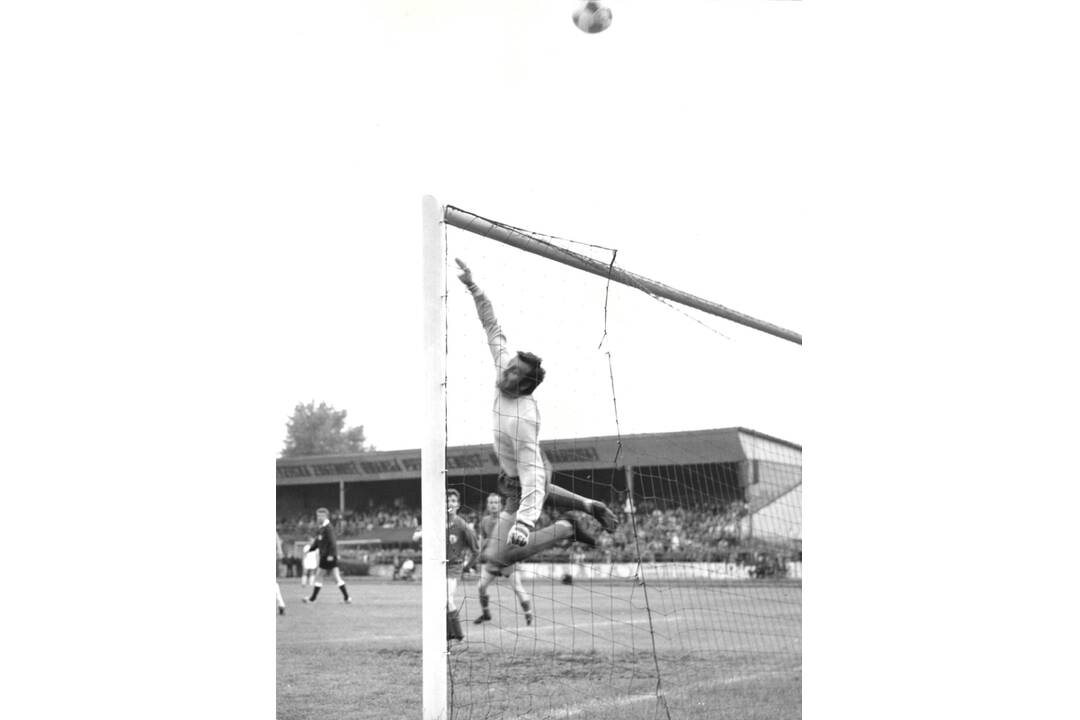 FOTO: Anton Flešár dlhé roky obliekal dres FC Lokomotíva Košice, foto 5