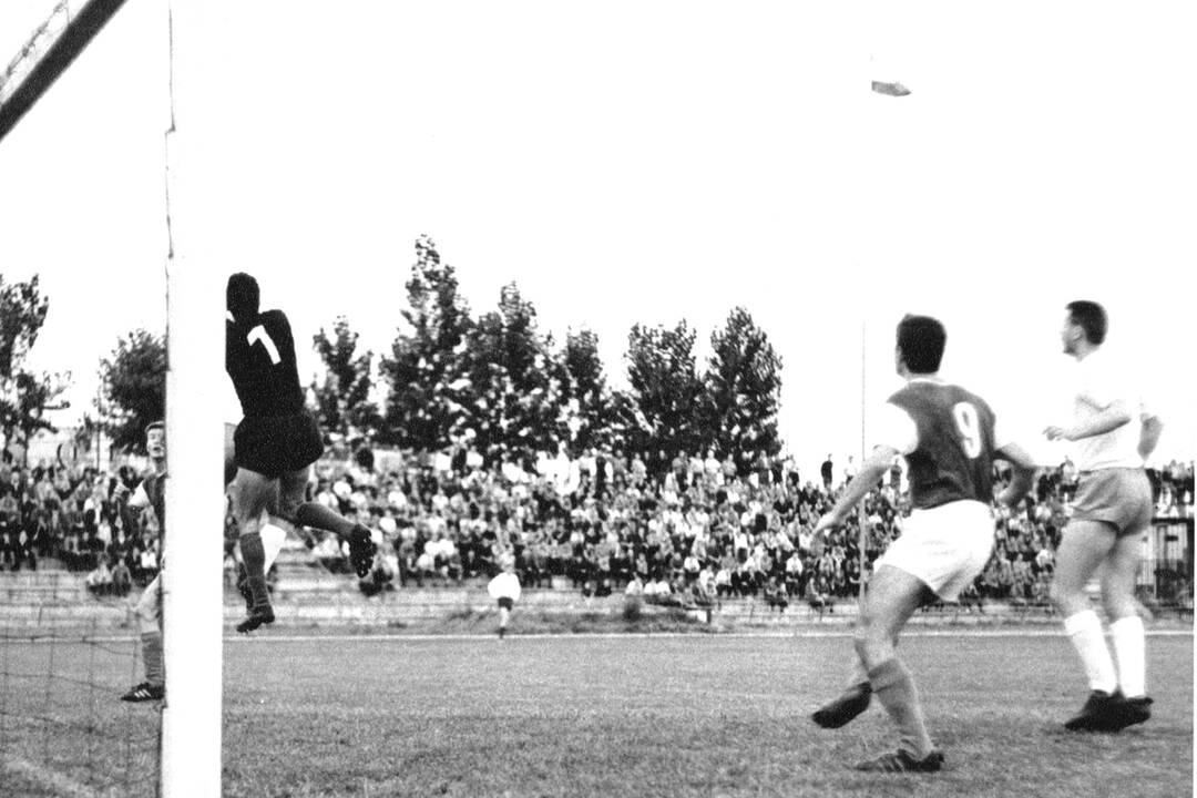 FOTO: Anton Flešár dlhé roky obliekal dres FC Lokomotíva Košice, foto 6