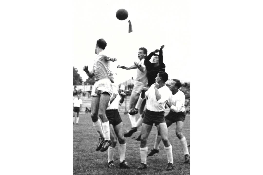 FOTO: Anton Flešár dlhé roky obliekal dres FC Lokomotíva Košice, foto 10