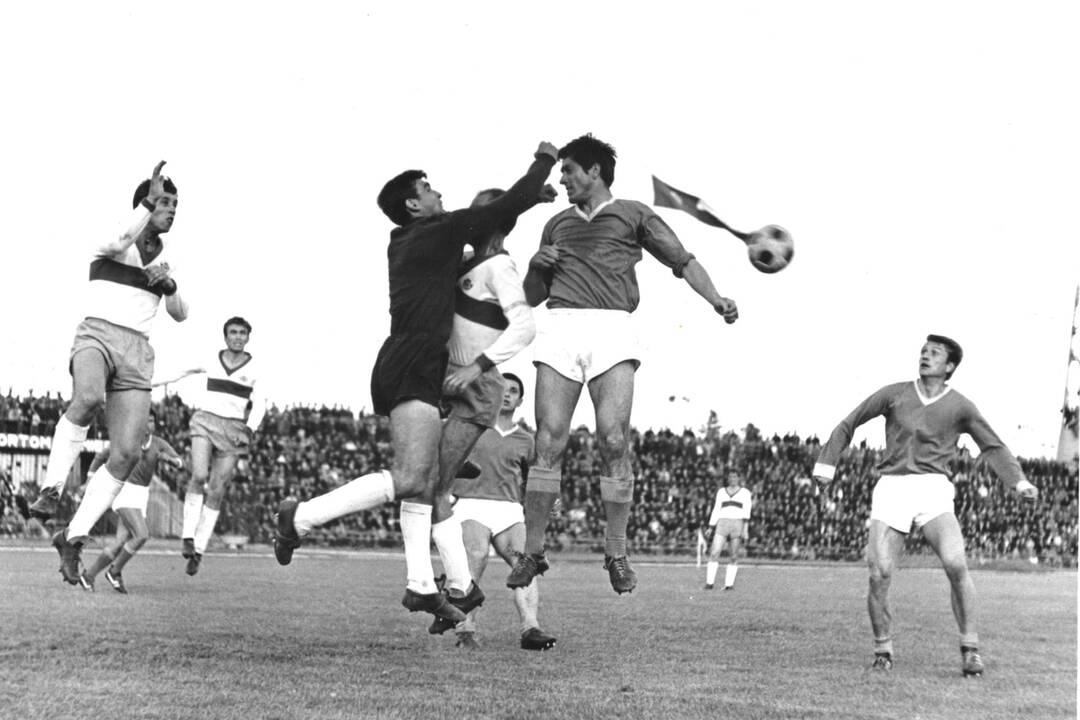 FOTO: Anton Flešár dlhé roky obliekal dres FC Lokomotíva Košice, foto 15