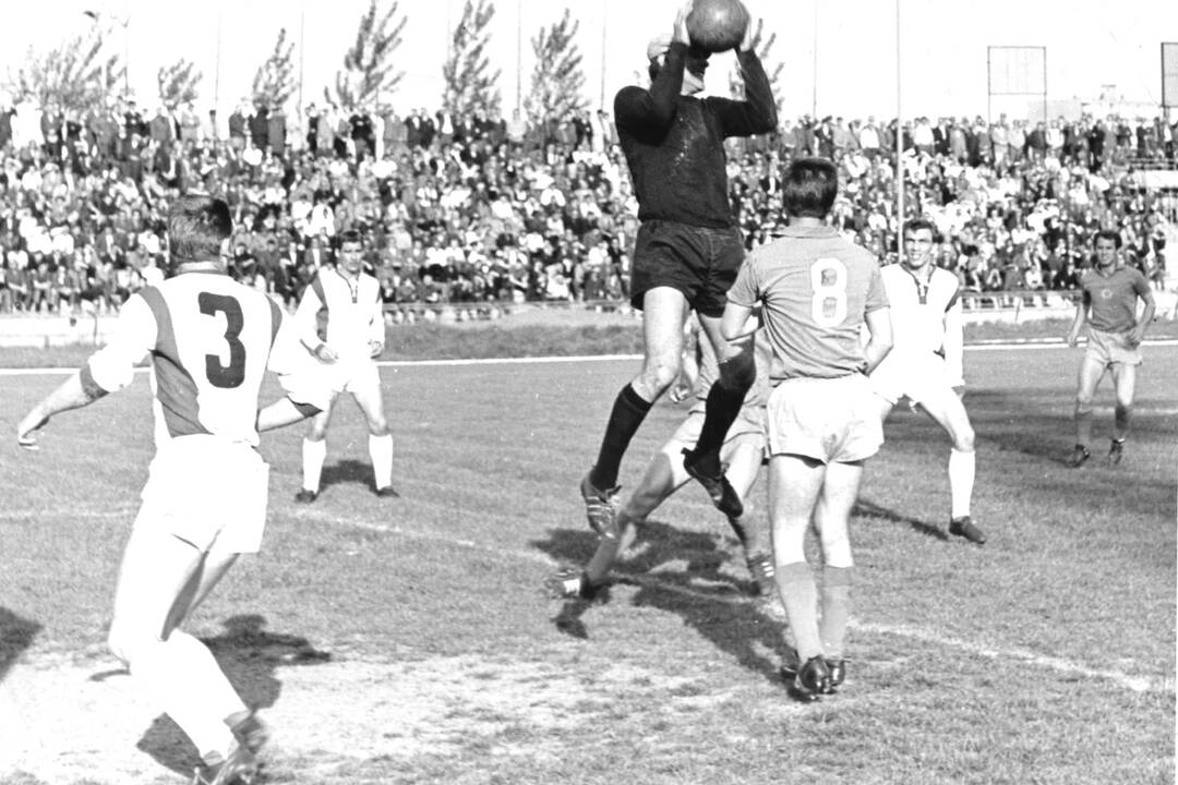 FOTO: Anton Flešár dlhé roky obliekal dres FC Lokomotíva Košice, foto 16