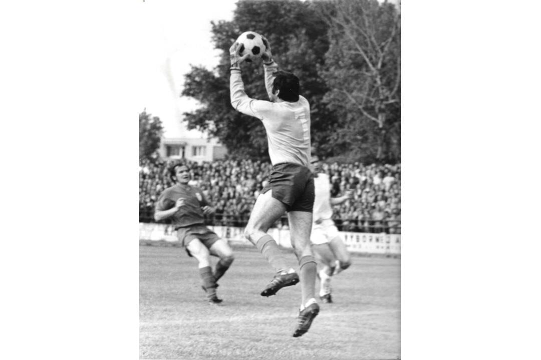 FOTO: Anton Flešár dlhé roky obliekal dres FC Lokomotíva Košice, foto 17