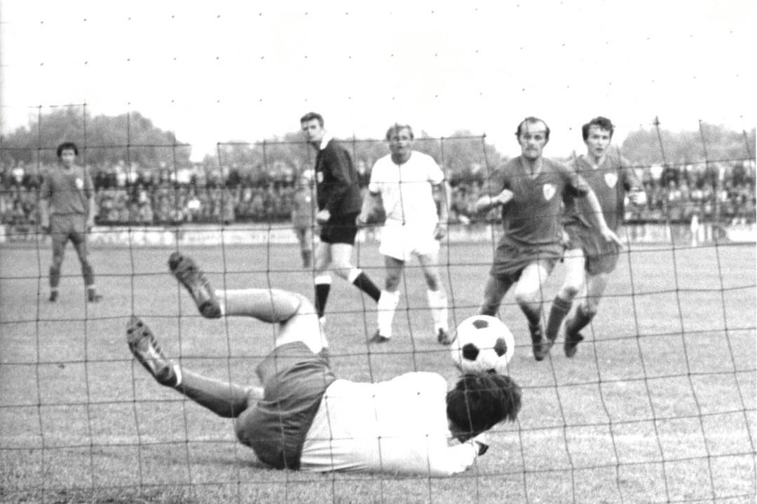 FOTO: Anton Flešár dlhé roky obliekal dres FC Lokomotíva Košice, foto 18