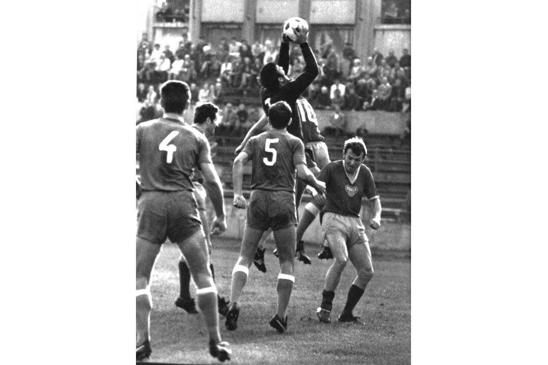 FOTO: Anton Flešár dlhé roky obliekal dres FC Lokomotíva Košice, foto 19