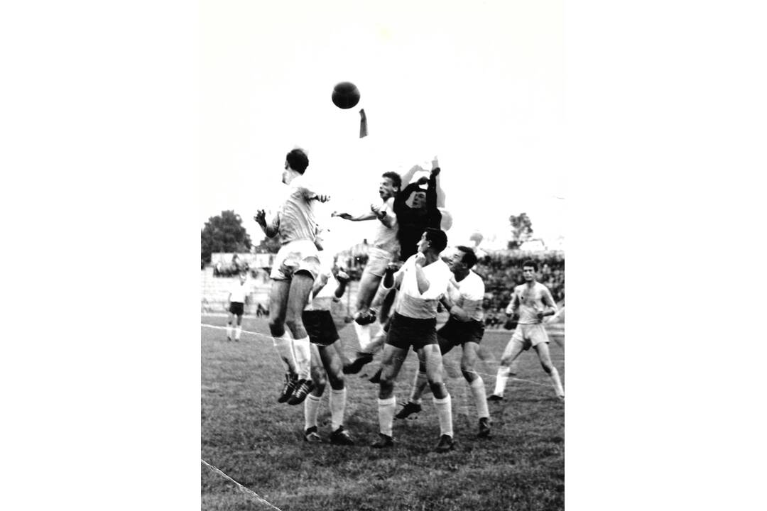 FOTO: Anton Flešár dlhé roky obliekal dres FC Lokomotíva Košice, foto 22