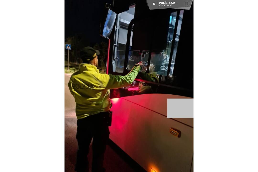 FOTO: Policajti v Košickom kraji kontrolovali vodičov autobusov aj električiek, foto 4