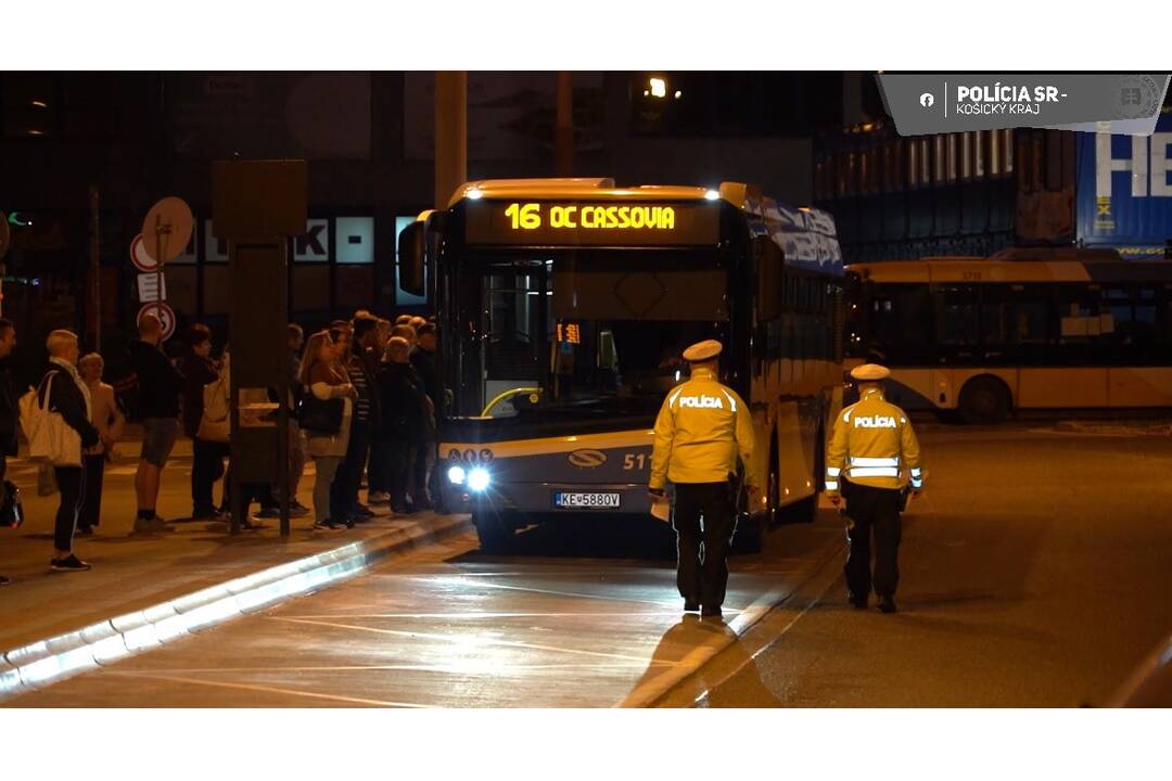 FOTO: Policajti v Košickom kraji kontrolovali vodičov autobusov aj električiek, foto 5
