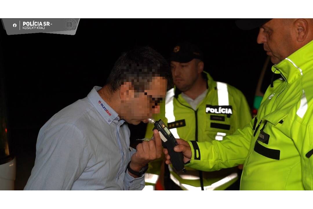 FOTO: Policajti v Košickom kraji kontrolovali vodičov autobusov aj električiek, foto 6
