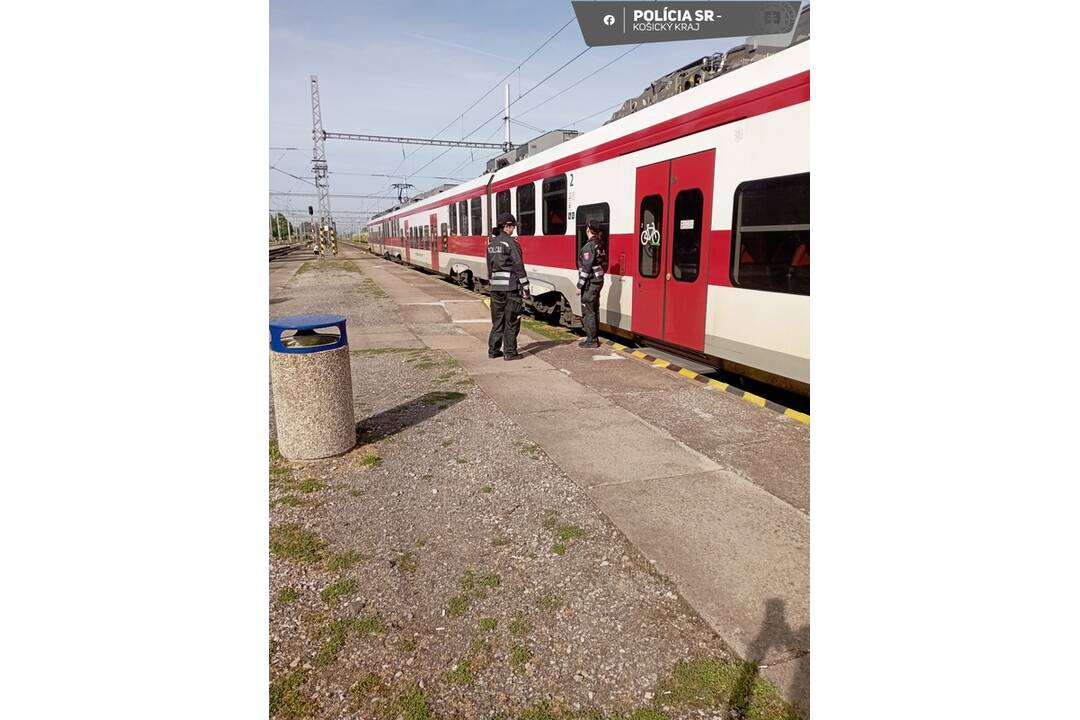 FOTO: Kontroly železničných policajtov na staniciach a vo vlakoch, foto 3