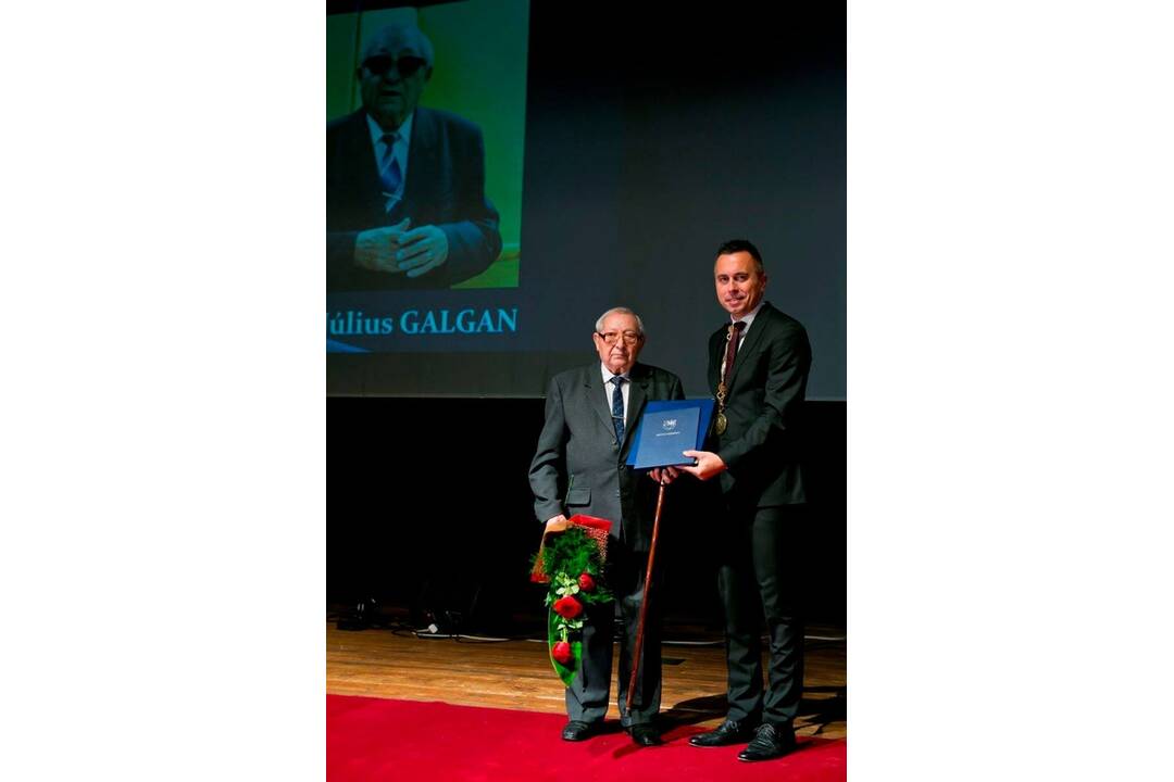 FOTO: Do večnosti odišiel rodák z Čerhova profesor Július Galgan, foto 2