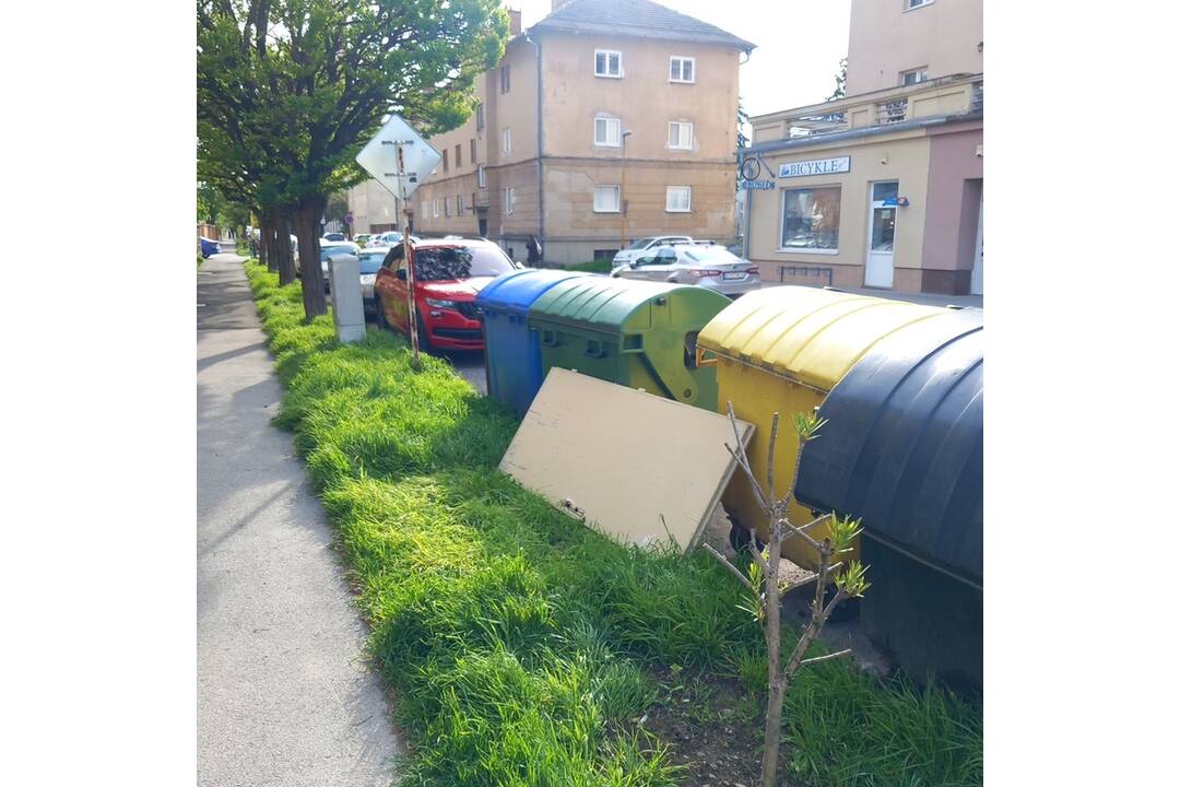 FOTO: Odpad z Juhu zmizol vďaka aktivačným pracovníkom, foto 3