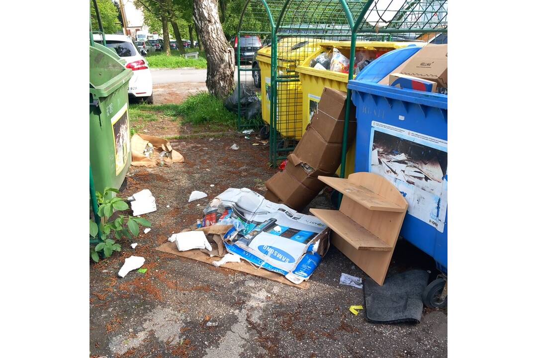 FOTO: Odpad z Juhu zmizol vďaka aktivačným pracovníkom, foto 14