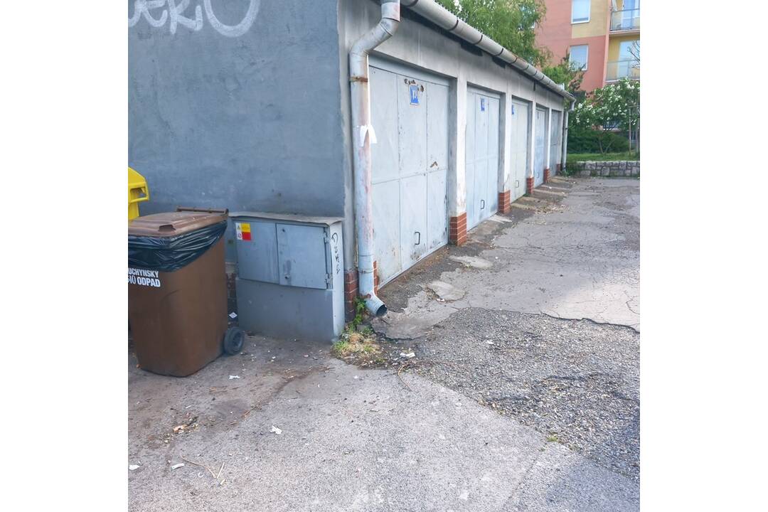 FOTO: Odpad z Juhu zmizol vďaka aktivačným pracovníkom, foto 22