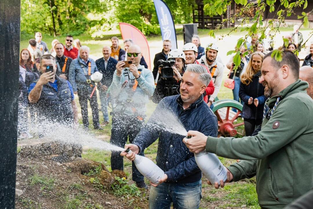 FOTO: V Košickom kraji otvorili lanovú dráhu Zipline Gombasek, foto 11