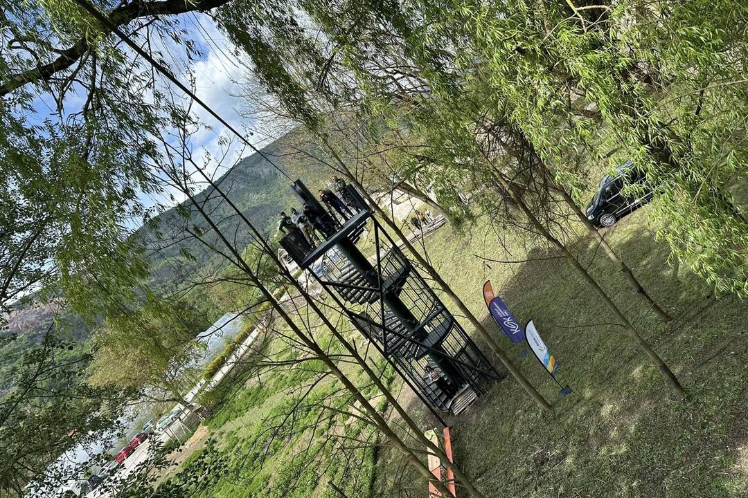 FOTO: V Košickom kraji otvorili lanovú dráhu Zipline Gombasek, foto 16