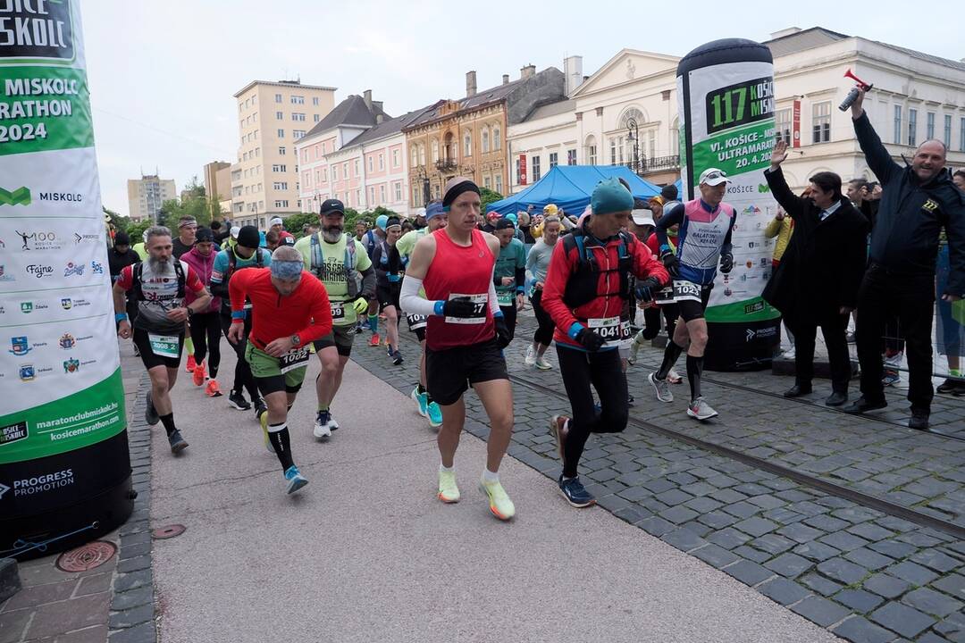 FOTO: Vyše 600 bežcov si odbehlo ultramaratón z Košíc do Miskolca, foto 1