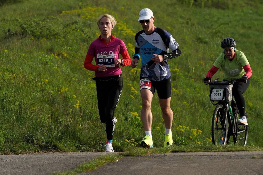 FOTO: Vyše 600 bežcov si odbehlo ultramaratón z Košíc do Miskolca, foto 5