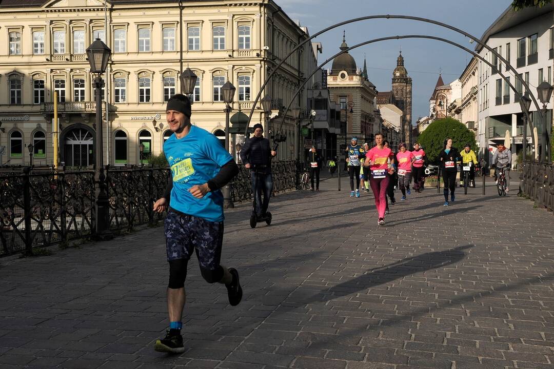 FOTO: Vyše 600 bežcov si odbehlo ultramaratón z Košíc do Miskolca, foto 8