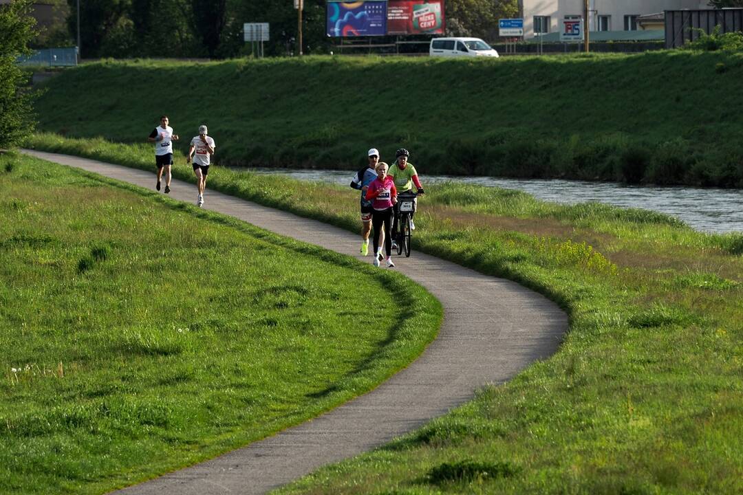 FOTO: Vyše 600 bežcov si odbehlo ultramaratón z Košíc do Miskolca, foto 9