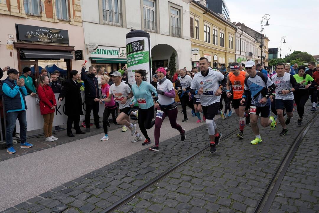 FOTO: Vyše 600 bežcov si odbehlo ultramaratón z Košíc do Miskolca, foto 13