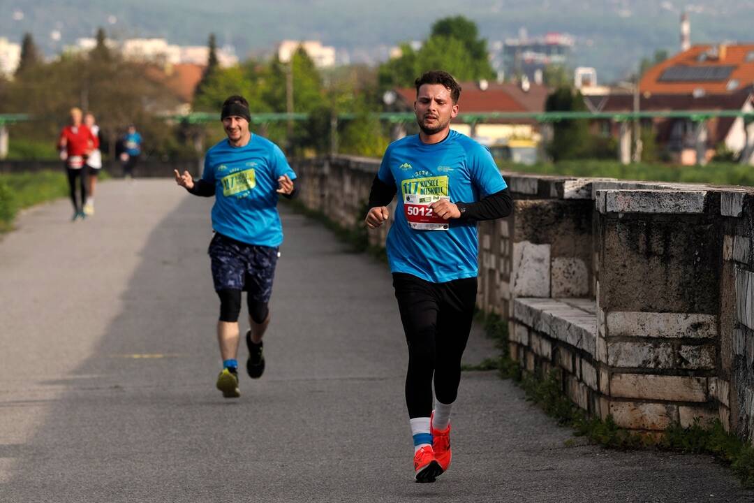 FOTO: Vyše 600 bežcov si odbehlo ultramaratón z Košíc do Miskolca, foto 14
