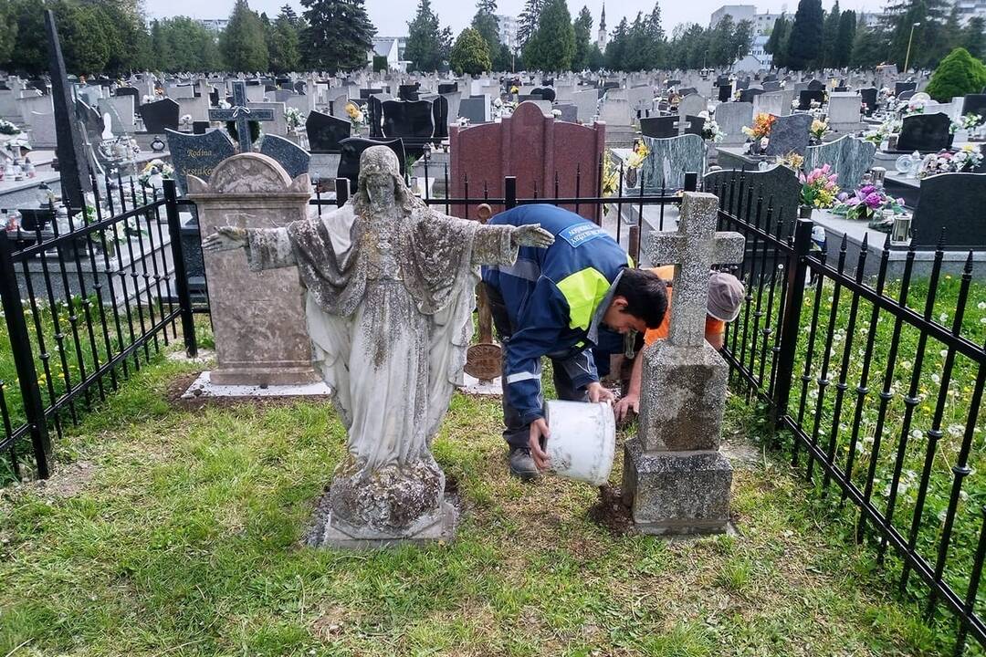 FOTO: Na trebišovskom cintoríne pribudlo lapidárium, foto 1