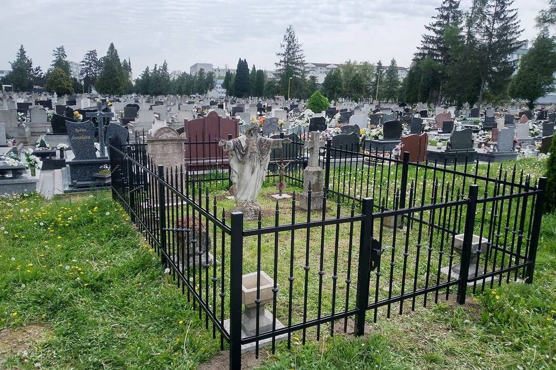 FOTO: Na trebišovskom cintoríne pribudlo lapidárium, foto 7