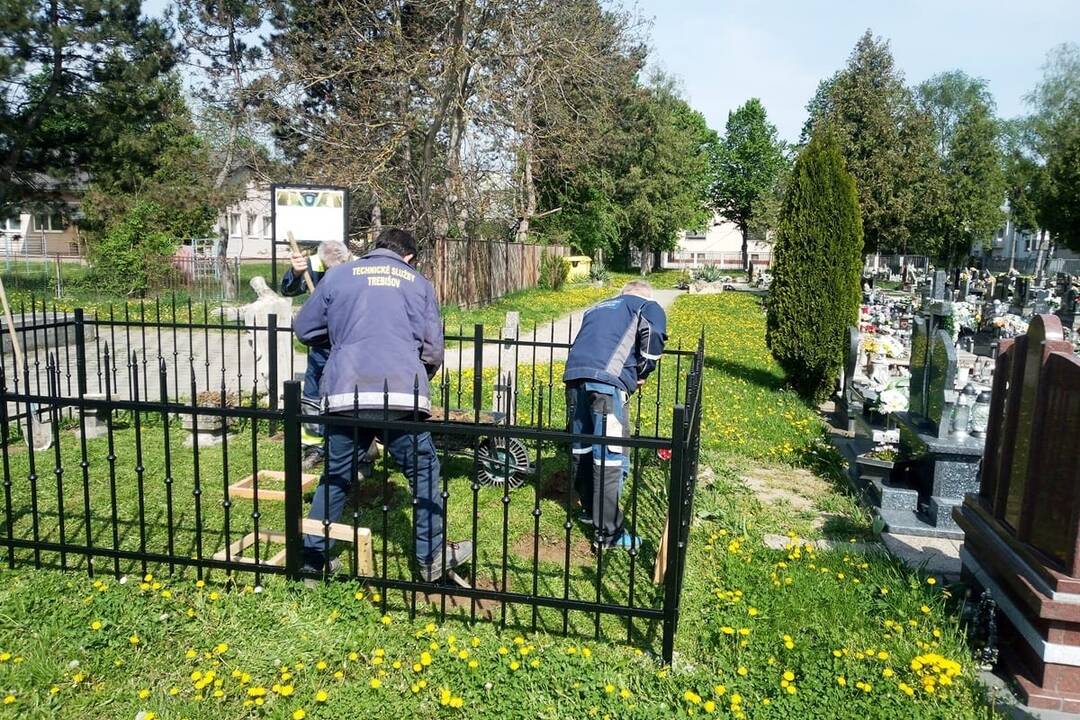 FOTO: Na trebišovskom cintoríne pribudlo lapidárium, foto 6