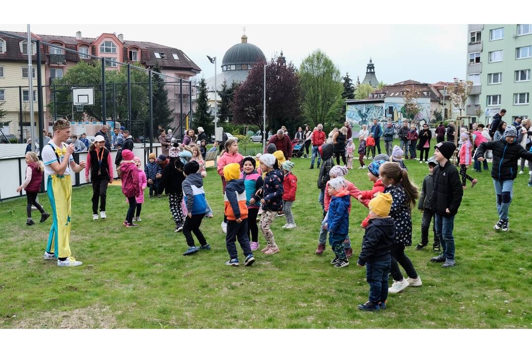 FOTO: Na sídlisku Východ v Spišskej Novej Vsi otvorili nový vnútroblok, foto 4