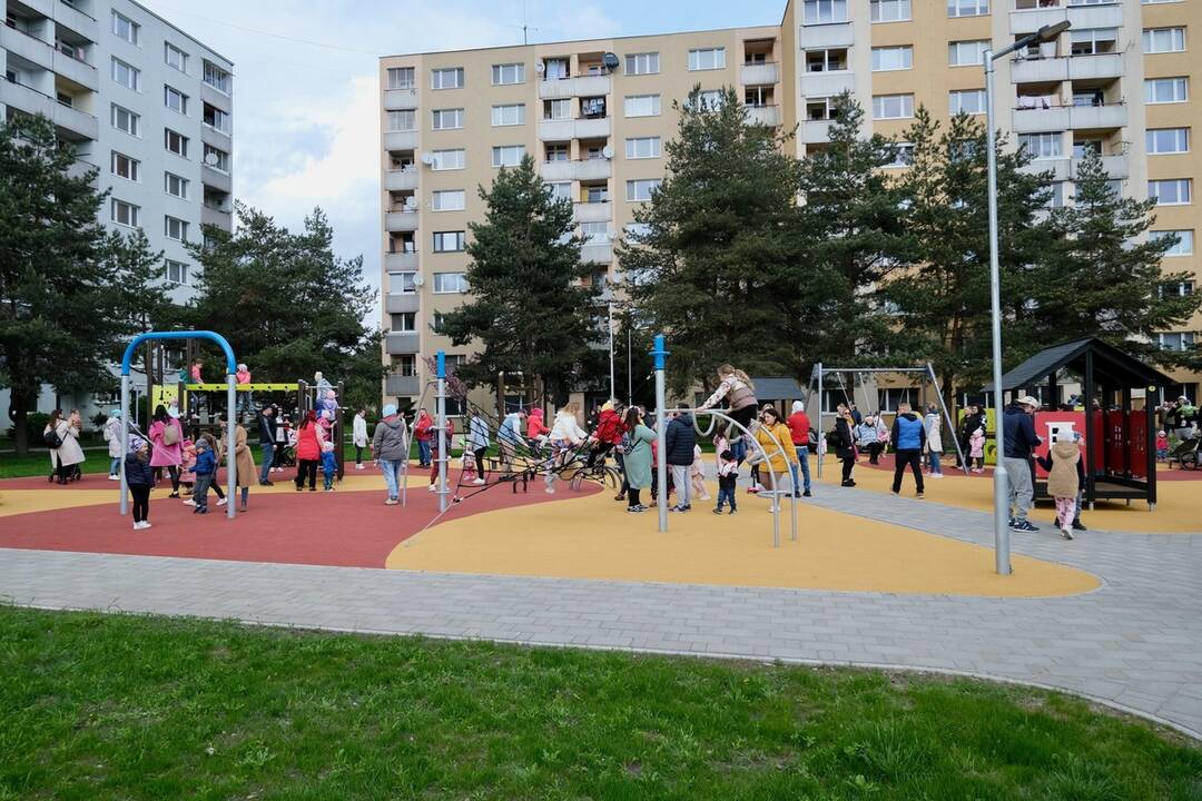 FOTO: Na sídlisku Východ v Spišskej Novej Vsi otvorili nový vnútroblok, foto 9
