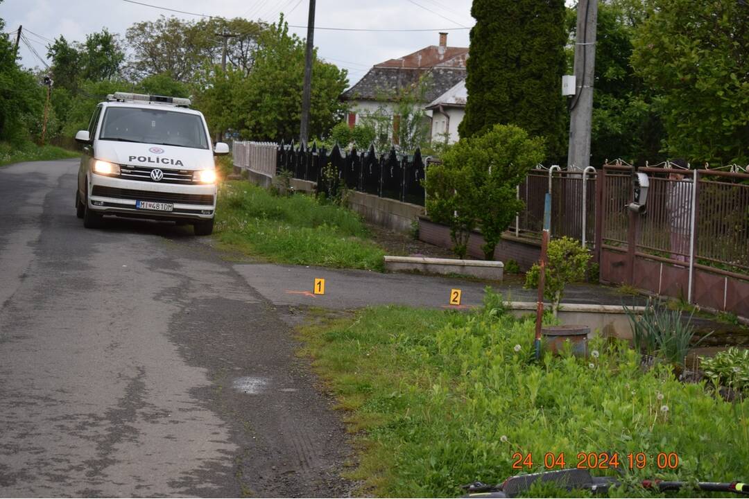 FOTO: Nehoda auta a kolobežky, pri ktorej sa zranili tri deti, foto 1