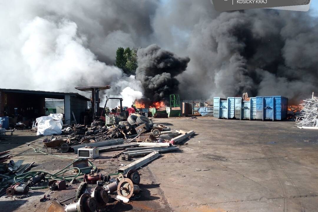 FOTO: Požiar chatrčí a odpadu v obci Čaňa, foto 14