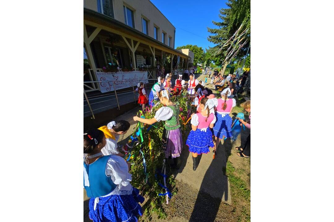 FOTO: Máje zdobia obce a mestá v celom Košickom kraji, foto 11