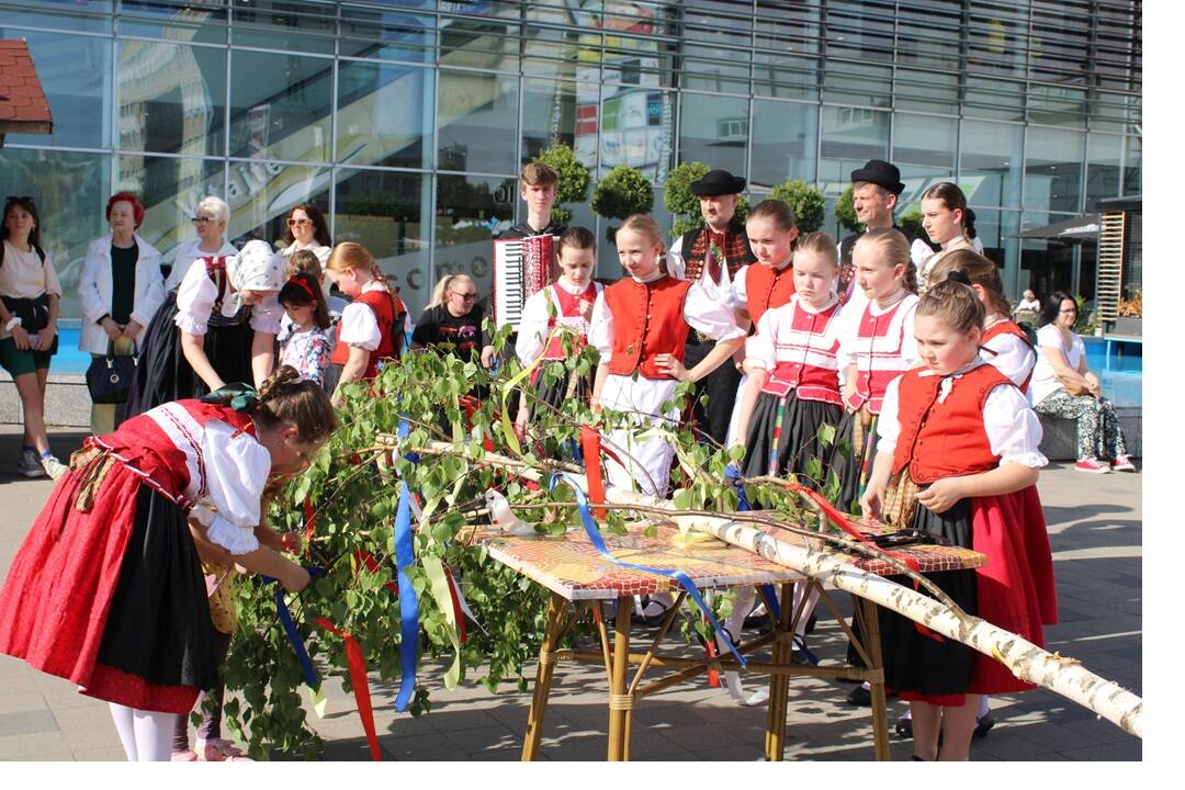 FOTO: Máje zdobia obce a mestá v celom Košickom kraji, foto 15
