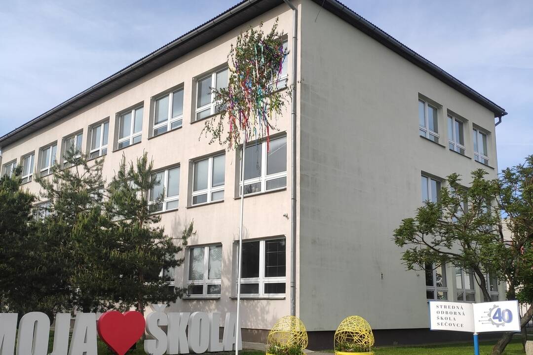 FOTO: Máje zdobia obce a mestá v celom Košickom kraji, foto 27