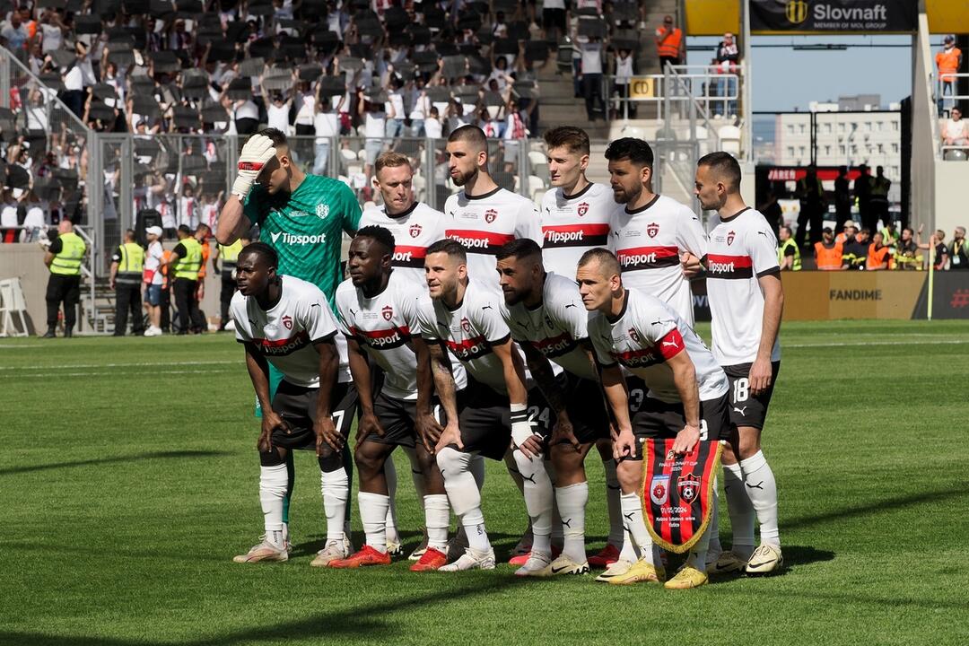 FOTO: Futbaloví fanúšikovia zahltili Košice, foto 11