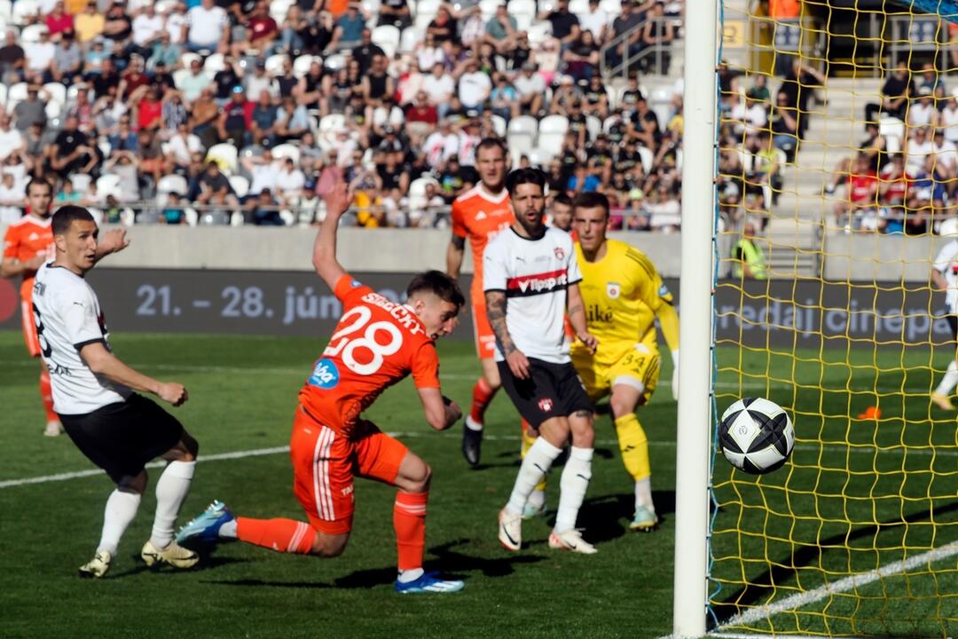 FOTO: Futbaloví fanúšikovia zahltili Košice, foto 16