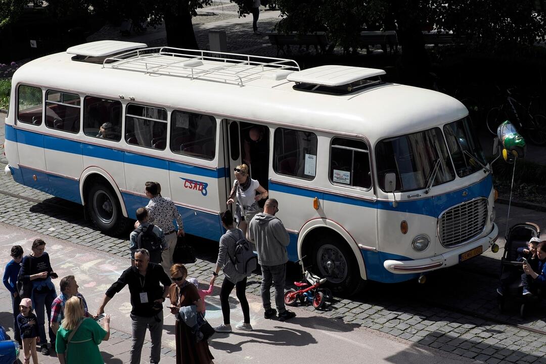 FOTO: Retro atmosféra na Hlavnej ulici. Zaplnili ju dobové veterány, foto 33
