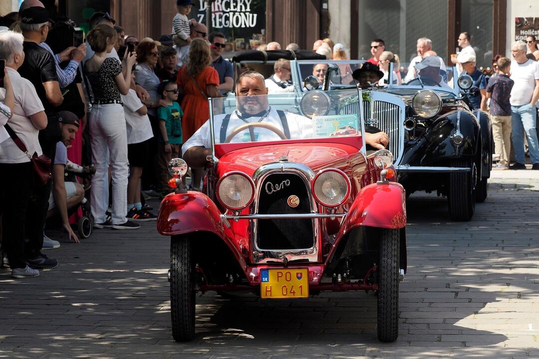FOTO: Retro atmosféra na Hlavnej ulici. Zaplnili ju dobové veterány, foto 46