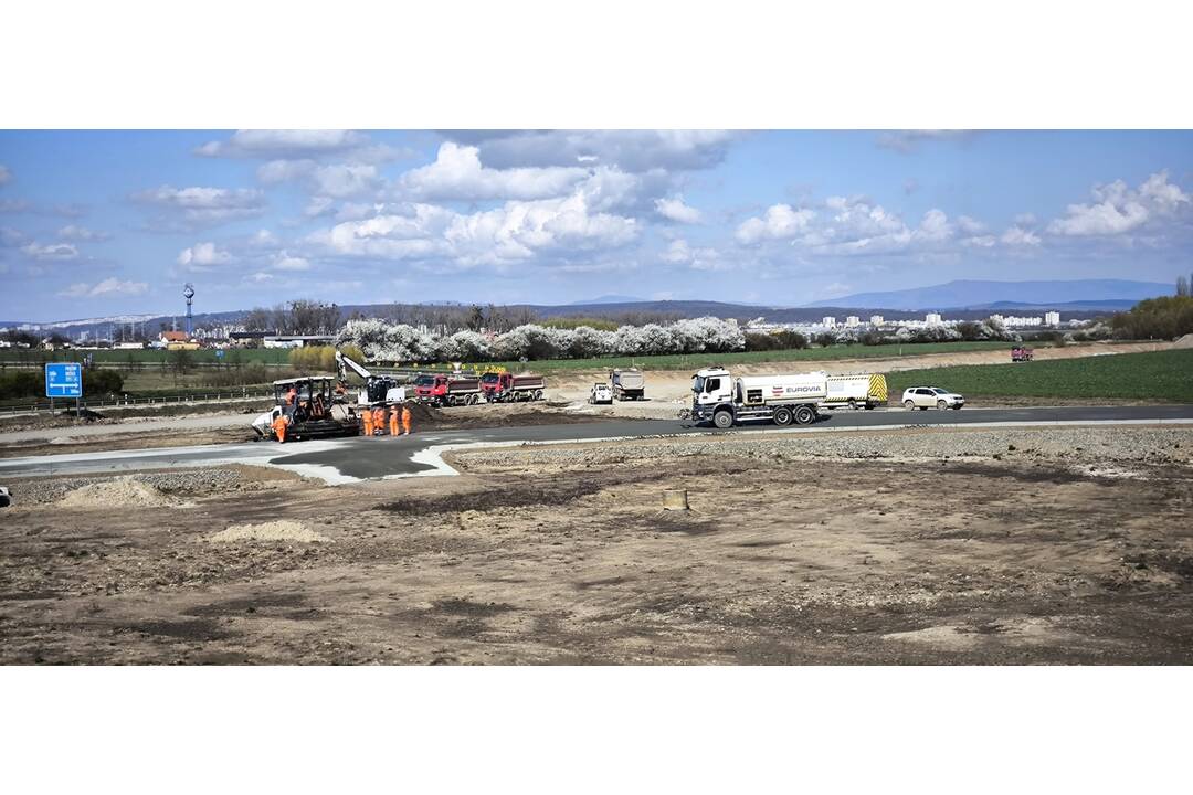 FOTO: Na košickom obchvate pribúdajú mosty a protihlukové steny, foto 11