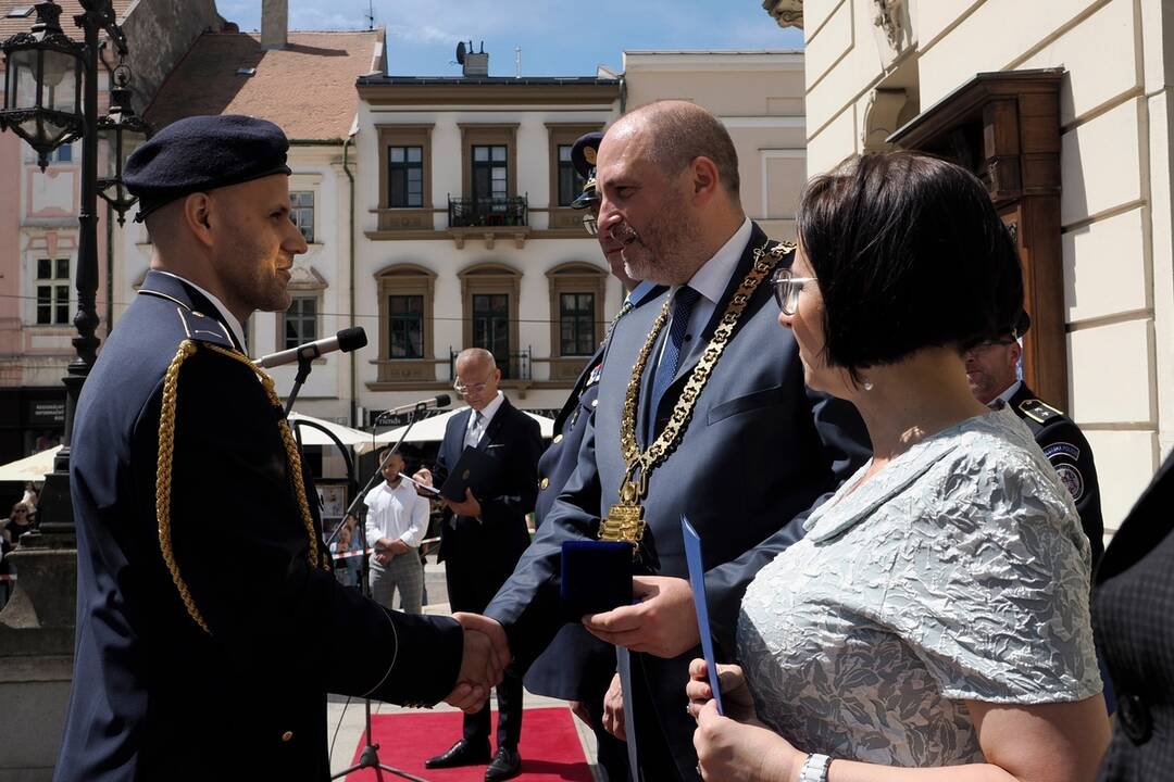 FOTO: Košice ocenili mestských policajtov za ich službu, foto 3