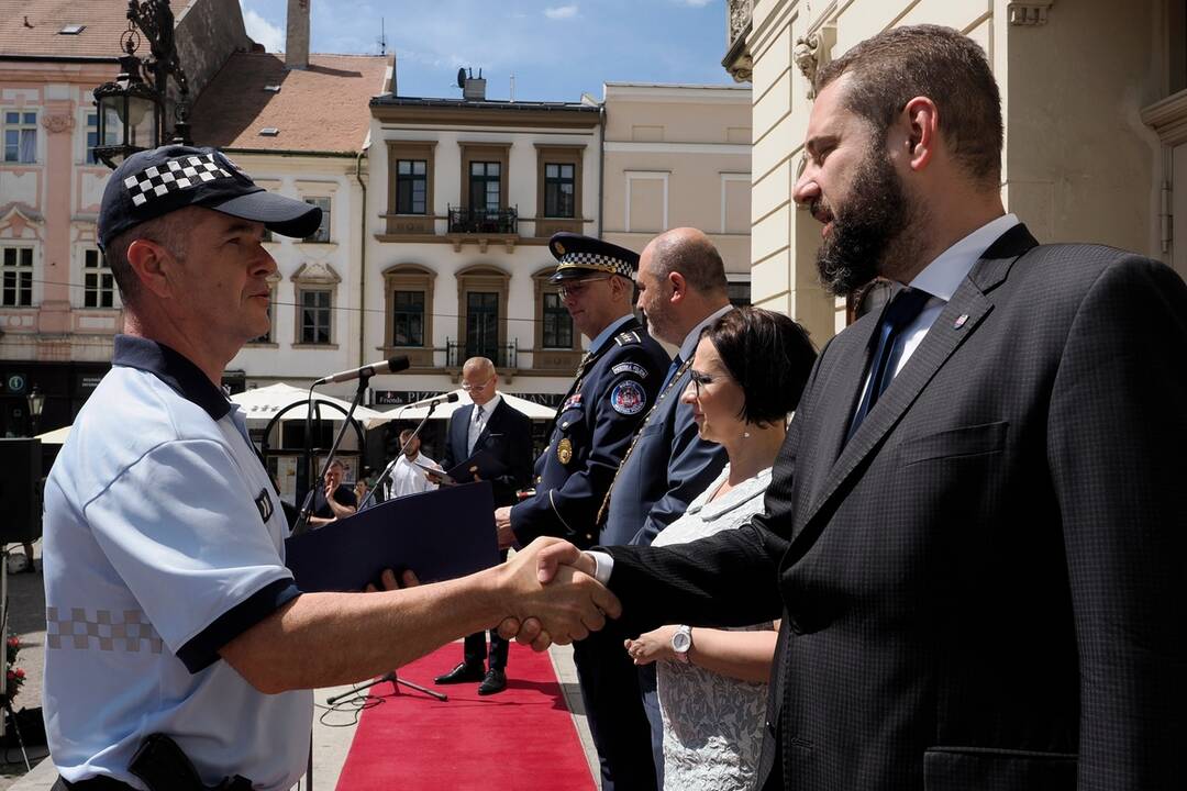 FOTO: Košice ocenili mestských policajtov za ich službu, foto 11