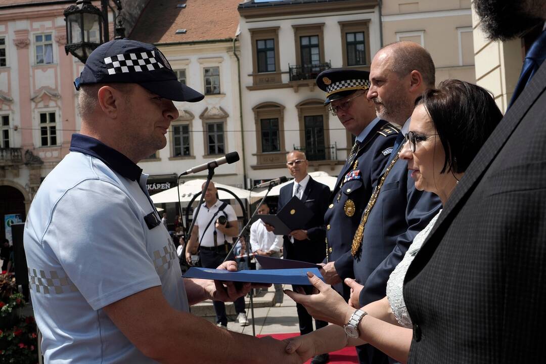 FOTO: Košice ocenili mestských policajtov za ich službu, foto 13
