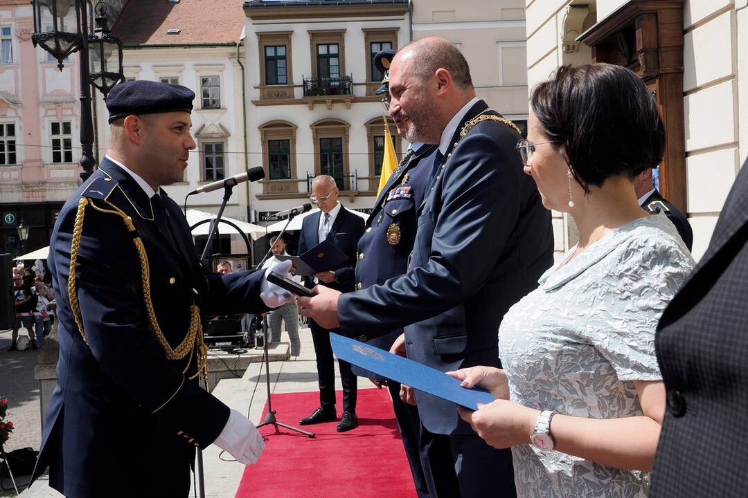FOTO: Košice ocenili mestských policajtov za ich službu, foto 14