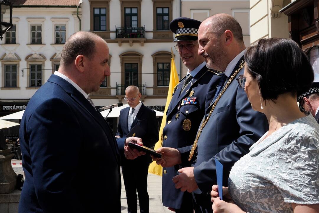 FOTO: Košice ocenili mestských policajtov za ich službu, foto 20