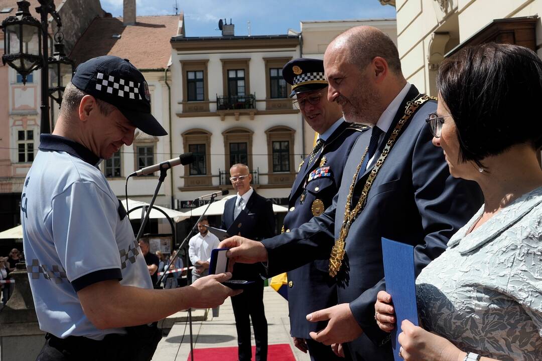 FOTO: Košice ocenili mestských policajtov za ich službu, foto 21