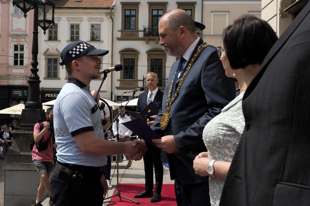 FOTO: Košice ocenili mestských policajtov za ich službu, foto 28