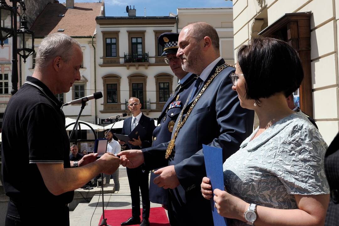 FOTO: Košice ocenili mestských policajtov za ich službu, foto 29