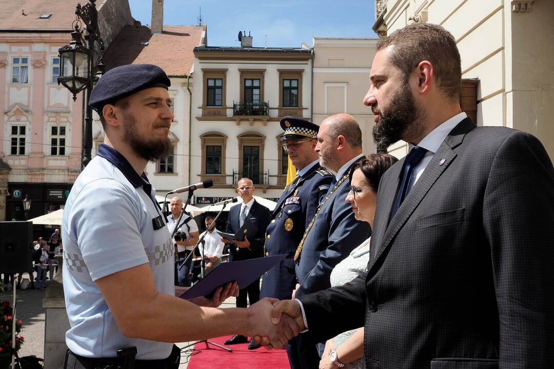 FOTO: Košice ocenili mestských policajtov za ich službu, foto 30